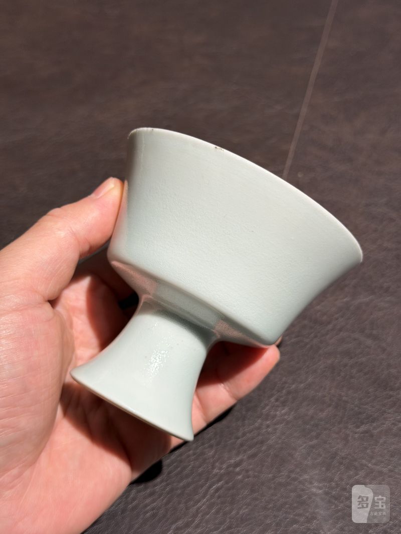 清雍正 青釉模印凤纹高足杯 - 图4